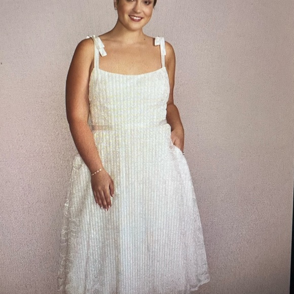 Floral lace midi plus dress with silk tie straps - Picture 3 of 8